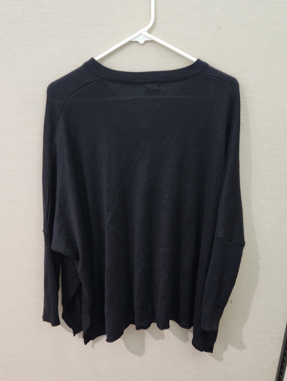 Mersea Catalina V Neck Sweater Size O/S - Picture 7 of 14